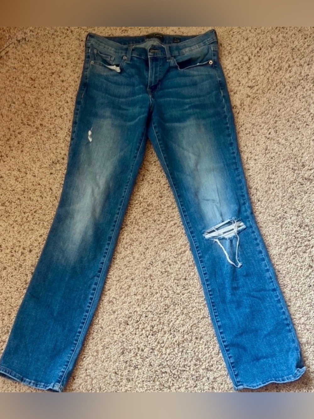Lucky Brand : Women’s distressed jeans